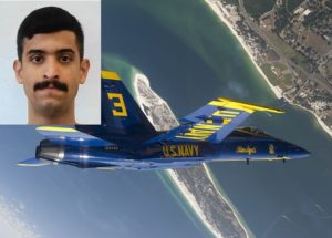 Мухаммад Аш-Шамрани на фоне базы Пенсакола.
Фото: пресс-служба ФБР и пресс-служба ВМС США