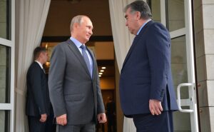 В. Путин и Э. Рахмон. Источник: Wikipedia, автор: www.kremlin.ru